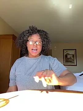 Snapshot of CandyLuxxxx chatting on February 2026 08:43:01 PM CandyLuxxxx online show from February 2026 08:43:01 PM