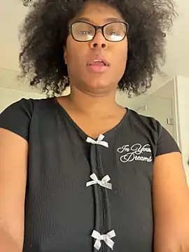 Snapshot of CandyLuxxxx chatting on April 2026 04:15:02 PM CandyLuxxxx online show from April 2026 04:15:02 PM