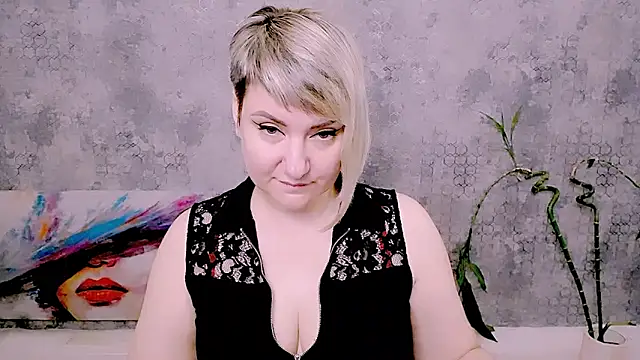 Snapshot of Djullia chatting on June 2026 06:00:02 AM Djullia online show from June 2026 06:00:02 AM