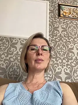 Snapshot of sensualEmilia chatting on June 2026 09:07:02 AM sensualEmilia online show from June 2026 09:07:02 AM