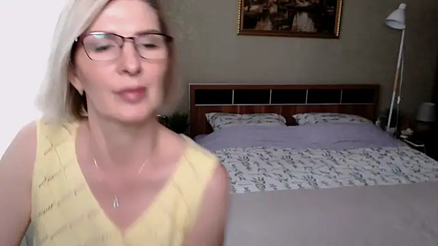 Snapshot of sensualEmilia chatting on June 2026 11:19:01 AM sensualEmilia online show from June 2026 11:19:01 AM