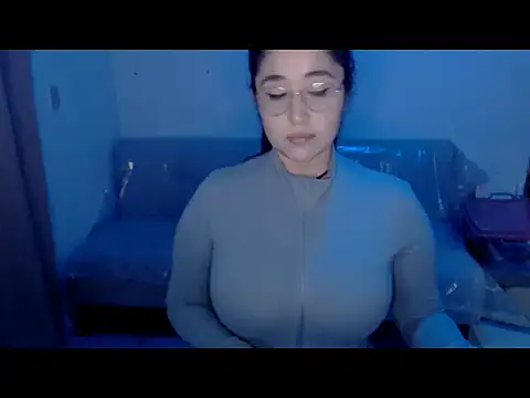 YummymeowW online show from December 2025 01:46:02 AM