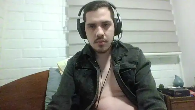 Snapshot of hung_weeb chatting on November 2025 04:23:02 AM hung weeb online show from November 2025 04:23:02 AM