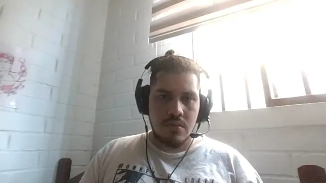 Snapshot of hung_weeb chatting on January 2026 07:29:01 PM hung weeb online show from January 2026 07:29:01 PM