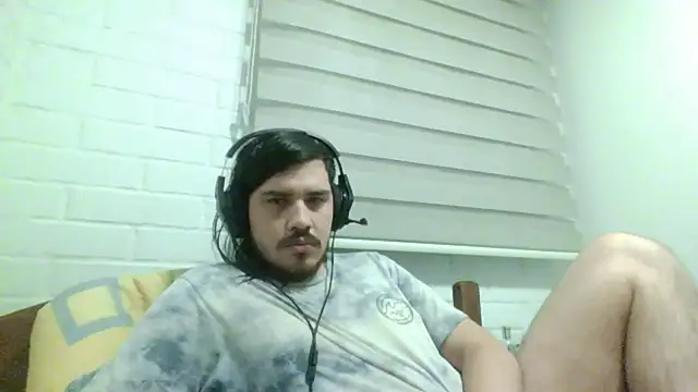 Snapshot of hung_weeb chatting on March 2026 03:19:02 AM hung weeb online show from March 2026 03:19:02 AM