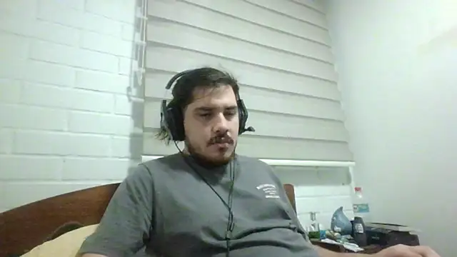 Snapshot of hung_weeb chatting on April 2026 03:18:01 AM hung weeb online show from April 2026 03:18:01 AM