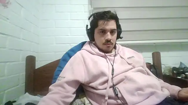 Snapshot of hung_weeb chatting on May 2026 01:43:02 AM hung weeb online show from May 2026 01:43:02 AM