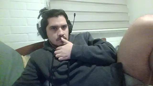 Snapshot of hung_weeb chatting on May 2026 05:35:02 AM hung weeb online show from May 2026 05:35:02 AM