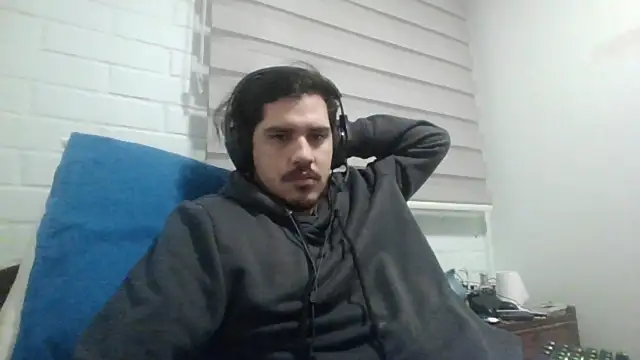 Snapshot of hung_weeb chatting on May 2026 01:11:02 AM hung weeb online show from May 2026 01:11:02 AM