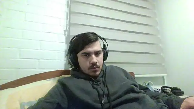 Snapshot of hung_weeb chatting on May 2026 02:39:01 AM hung weeb online show from May 2026 02:39:01 AM