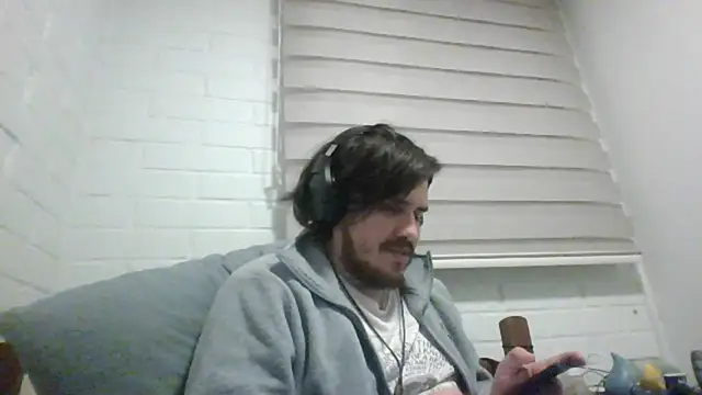 Snapshot of hung_weeb chatting on May 2026 03:57:01 AM hung weeb online show from May 2026 03:57:01 AM