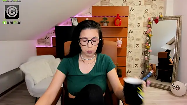 EmillyTaylor online show from November 2025 04:57:01 AM