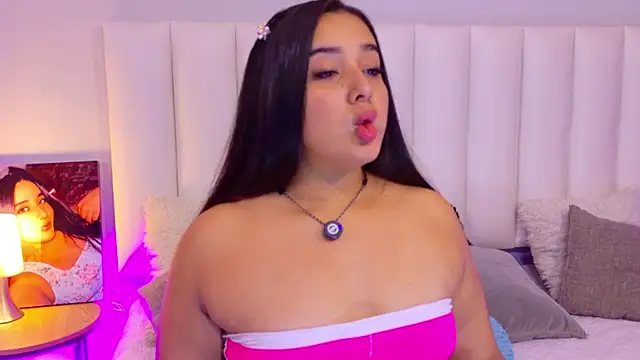 ValenScott1 online show from May 2026 12:35:01 PM