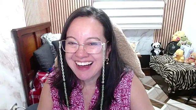 Sonialorens  online show from April 2026 09:59:02 PM