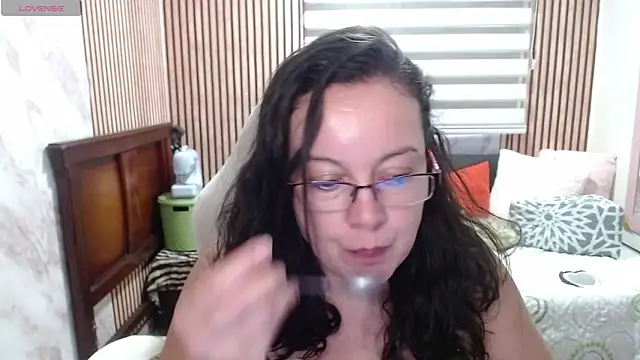 Sonialorens  online show from June 2026 04:56:02 PM