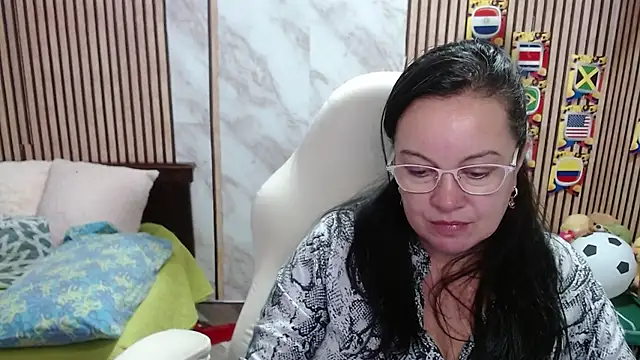 Sonialorens  online show from June 2026 07:27:02 PM
