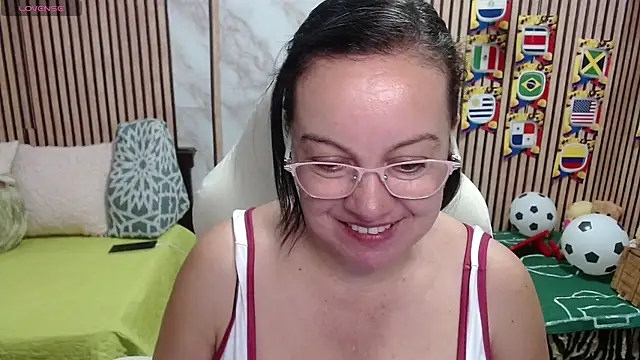 Sonialorens  online show from June 2026 04:07:02 PM