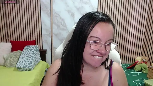 Sonialorens  online show from July 2026 08:00:01 PM