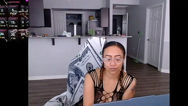 Snapshot of RylHoneyy chatting on June 2026 07:46:01 PM RylHoneyy online show from June 2026 07:46:01 PM