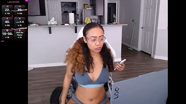 Snapshot of RylHoneyy chatting on June 2026 05:39:02 PM RylHoneyy online show from June 2026 05:39:02 PM