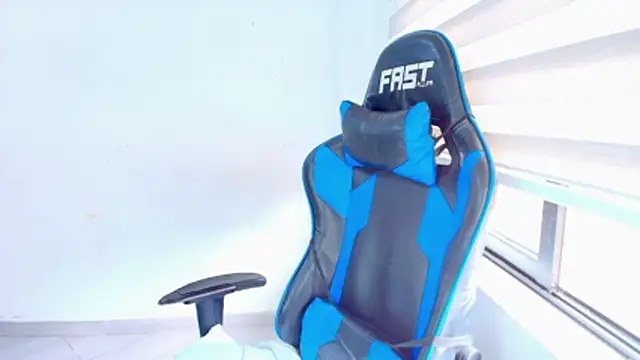 sophiax-x online show from April 2026 04:56:02 PM