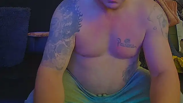 AwesomePapaya online show from December 2025 11:43:02 PM