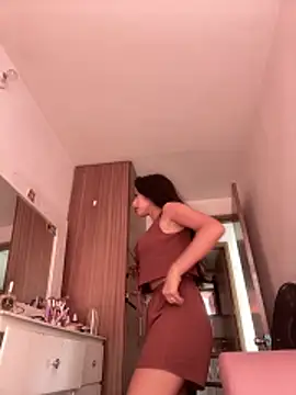 DulceLenns online show from December 2025 06:16:01 PM