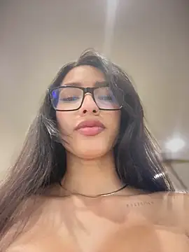 DulceLenns online show from March 2026 08:16:02 PM