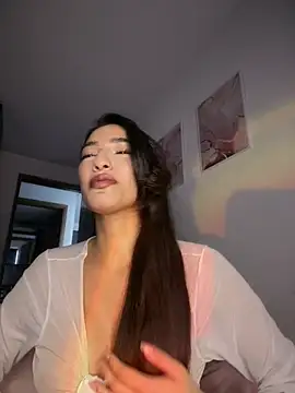 DulceLenns online show from March 2026 06:23:01 PM