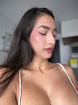 DulceLenns online show from April 2026 06:34:02 PM