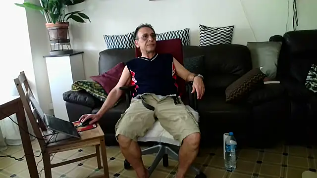 Snapshot of HETEREOMAN chatting on September 2025 03:57:01 PM HETEREOMAN online show from September 2025 03:57:01 PM