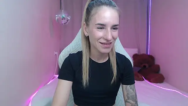 Snapshot of DeboraHorny chatting on May 2026 06:11:01 AM DeboraHorny online show from May 2026 06:11:01 AM