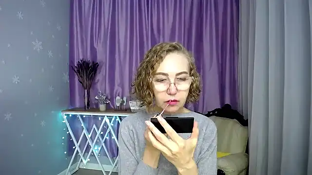queen a n i online show from July 2026 05:00:01 AM
