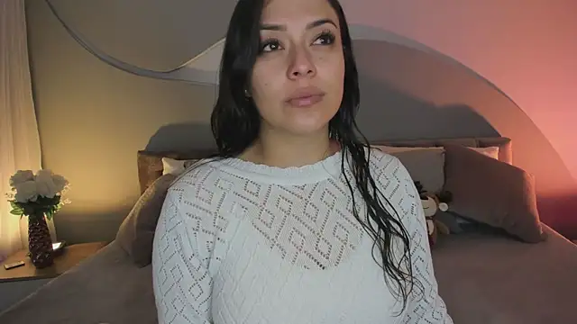 Nicolle W online show from December 2025 11:51:01 AM