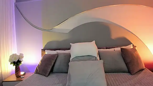 Nicolle W online show from January 2026 11:45:02 AM