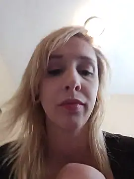 Snapshot of AmethystFoxx chatting on June 2026 05:35:01 PM AmethystFoxx online show from June 2026 05:35:01 PM