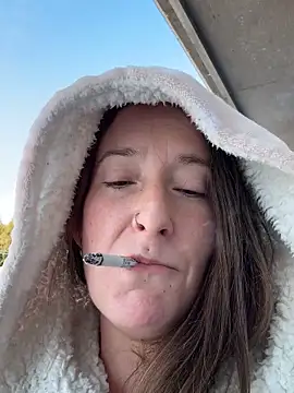 Mini And The Bear online show from March 2026 04:47:02 PM