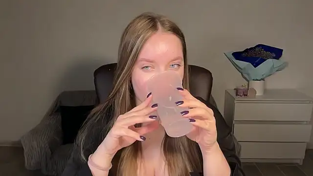 Snapshot of EvaMaddison chatting on April 2026 09:06:02 PM EvaMaddison online show from April 2026 09:06:02 PM