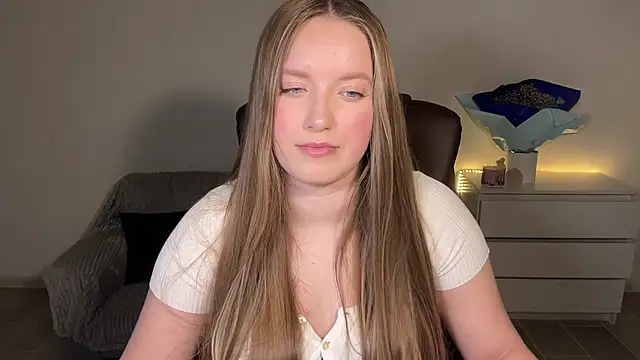 Snapshot of EvaMaddison chatting on April 2026 07:33:02 PM EvaMaddison online show from April 2026 07:33:02 PM