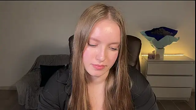 Snapshot of EvaMaddison chatting on May 2026 08:05:02 PM EvaMaddison online show from May 2026 08:05:02 PM