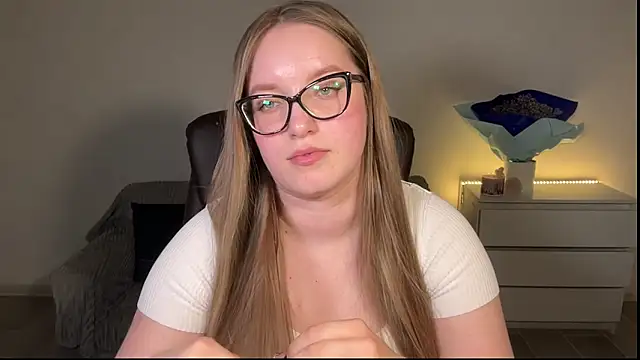 Snapshot of EvaMaddison chatting on May 2026 07:11:02 PM EvaMaddison online show from May 2026 07:11:02 PM