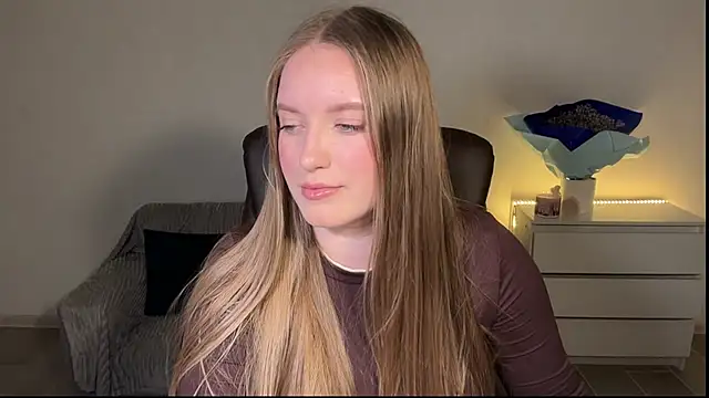 Snapshot of EvaMaddison chatting on May 2026 07:19:02 PM EvaMaddison online show from May 2026 07:19:02 PM