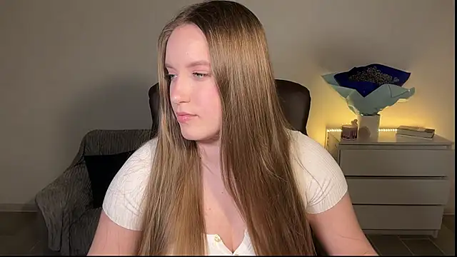 Snapshot of EvaMaddison chatting on May 2026 08:47:01 PM EvaMaddison online show from May 2026 08:47:01 PM