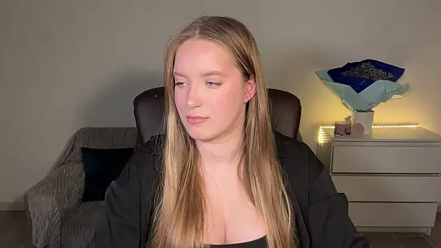 Snapshot of EvaMaddison chatting on May 2026 08:27:01 PM EvaMaddison online show from May 2026 08:27:01 PM