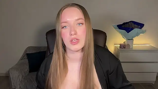 Snapshot of EvaMaddison chatting on May 2026 08:49:02 PM EvaMaddison online show from May 2026 08:49:02 PM