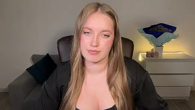 Snapshot of EvaMaddison chatting on June 2026 08:47:01 PM EvaMaddison online show from June 2026 08:47:01 PM