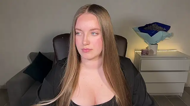 Snapshot of EvaMaddison chatting on June 2026 08:57:02 PM EvaMaddison online show from June 2026 08:57:02 PM