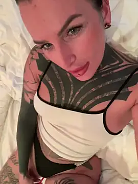 InkedBiitch online show from May 2026 06:13:01 PM