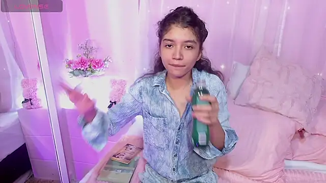 Snapshot of Sweetcristin chatting on June 2026 01:19:01 AM Sweetcristin online show from June 2026 01:19:01 AM