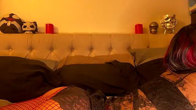 crystalxh online show from April 2026 10:32:02 PM